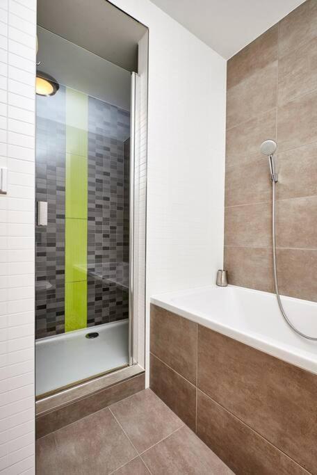 Luxury Apartment In Prague And Free Parking Exterior photo